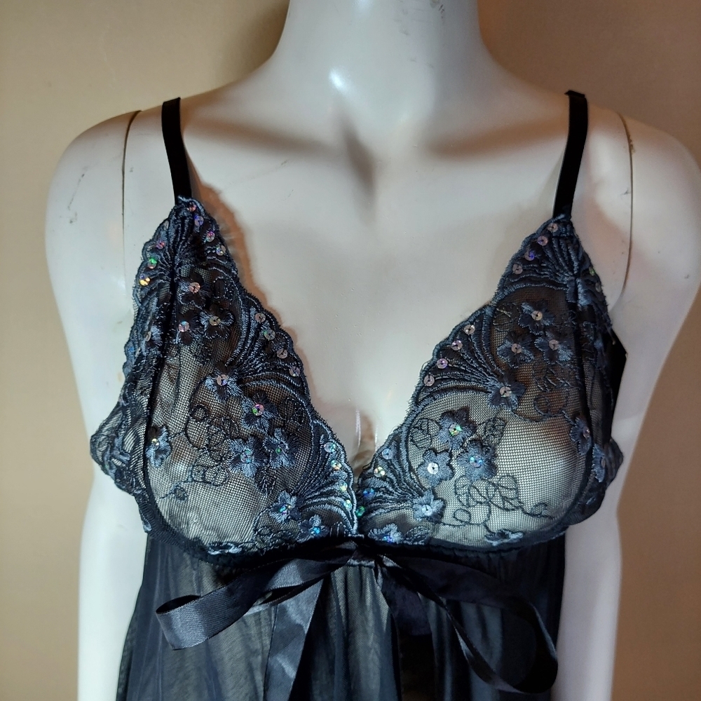 Bjiou Black Sheer Sequined Babydoll Nightgown Dramatic lace bodice Size Medium